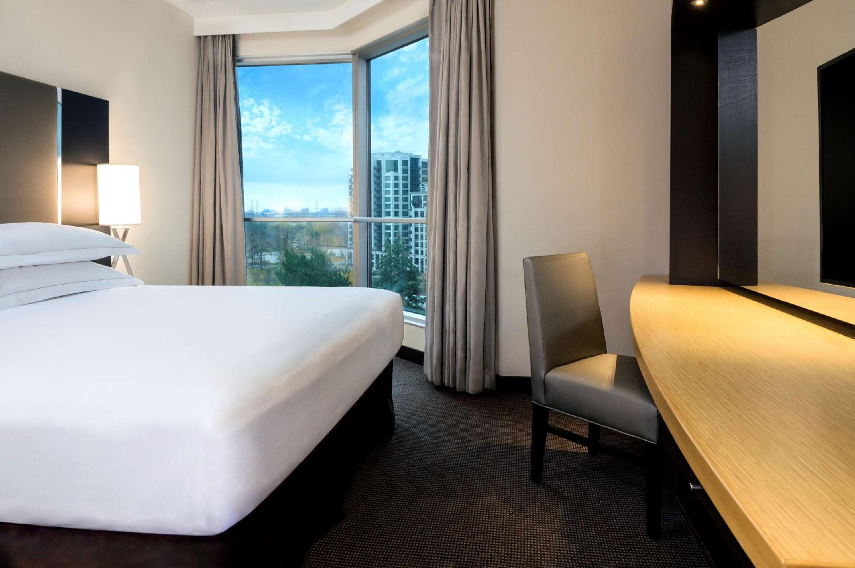 1 BEDROOM, SUITE, KING BED
