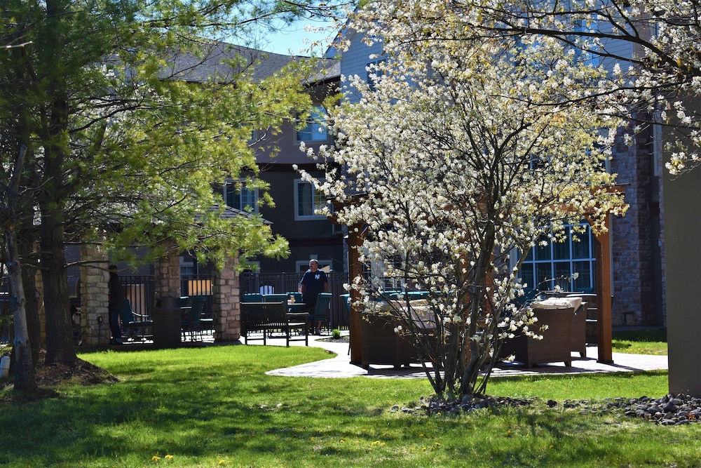 Staybridge Suites Cranbury-South Brunswick 70/75