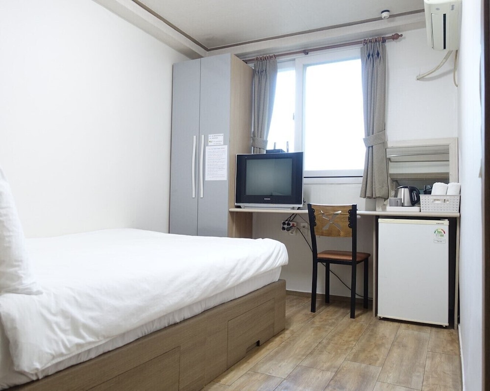 Suncity Guest House 15/25