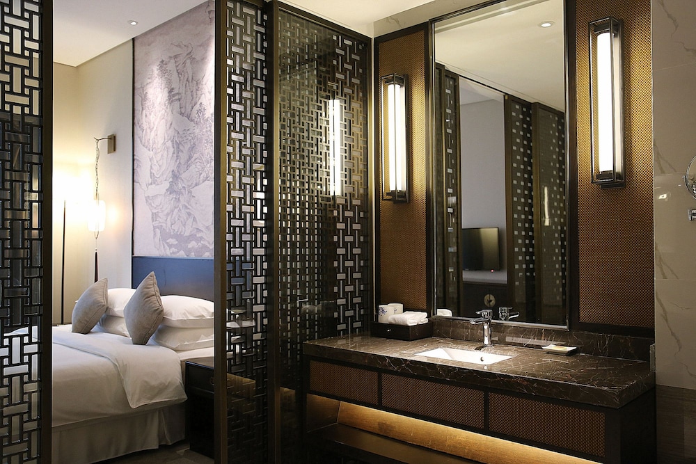 Amitabha Hotel 44/47