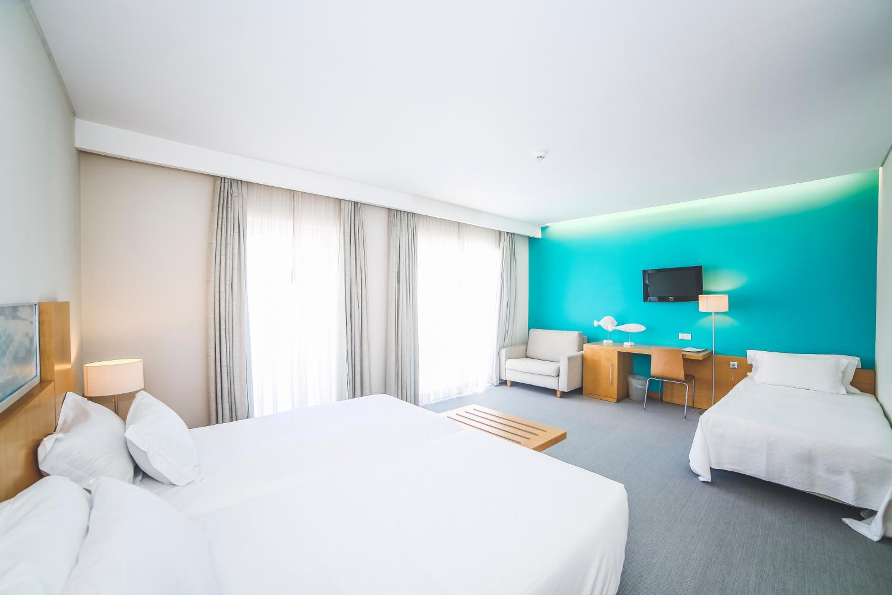 Room, Triple