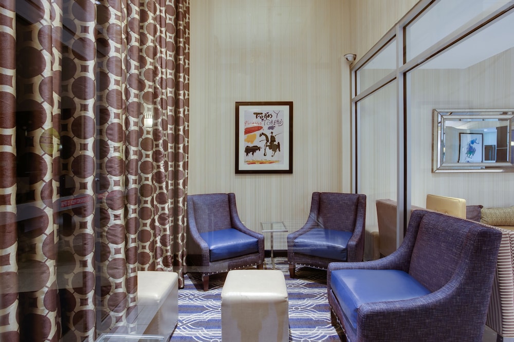 Holiday Inn Express Suites Laurel Lakes 38/58