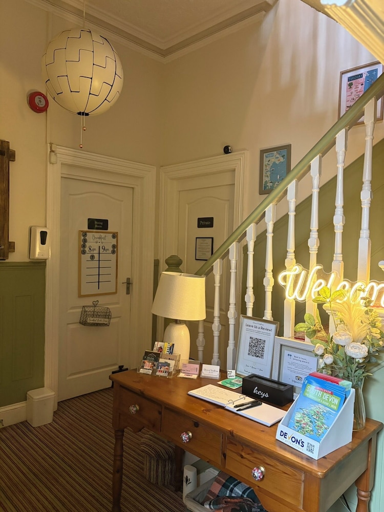 Cherwood Hotel 6/50