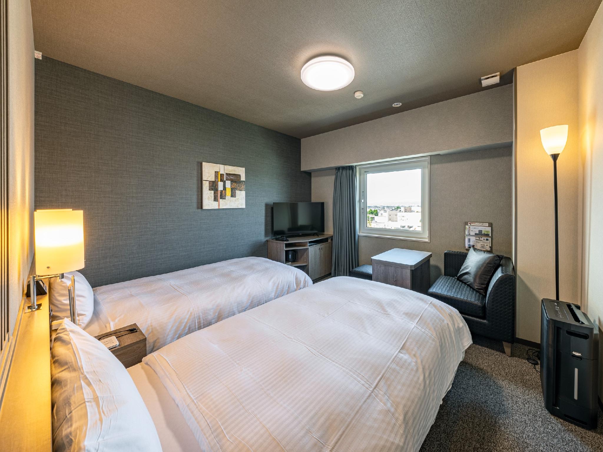 Room, Twin Beds, Electronic Cigarette Only, Smoking