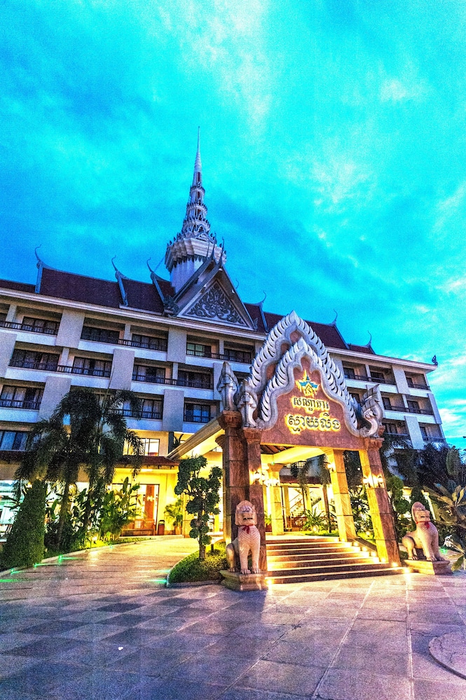 SMILING HOTEL AND SPA 2/50