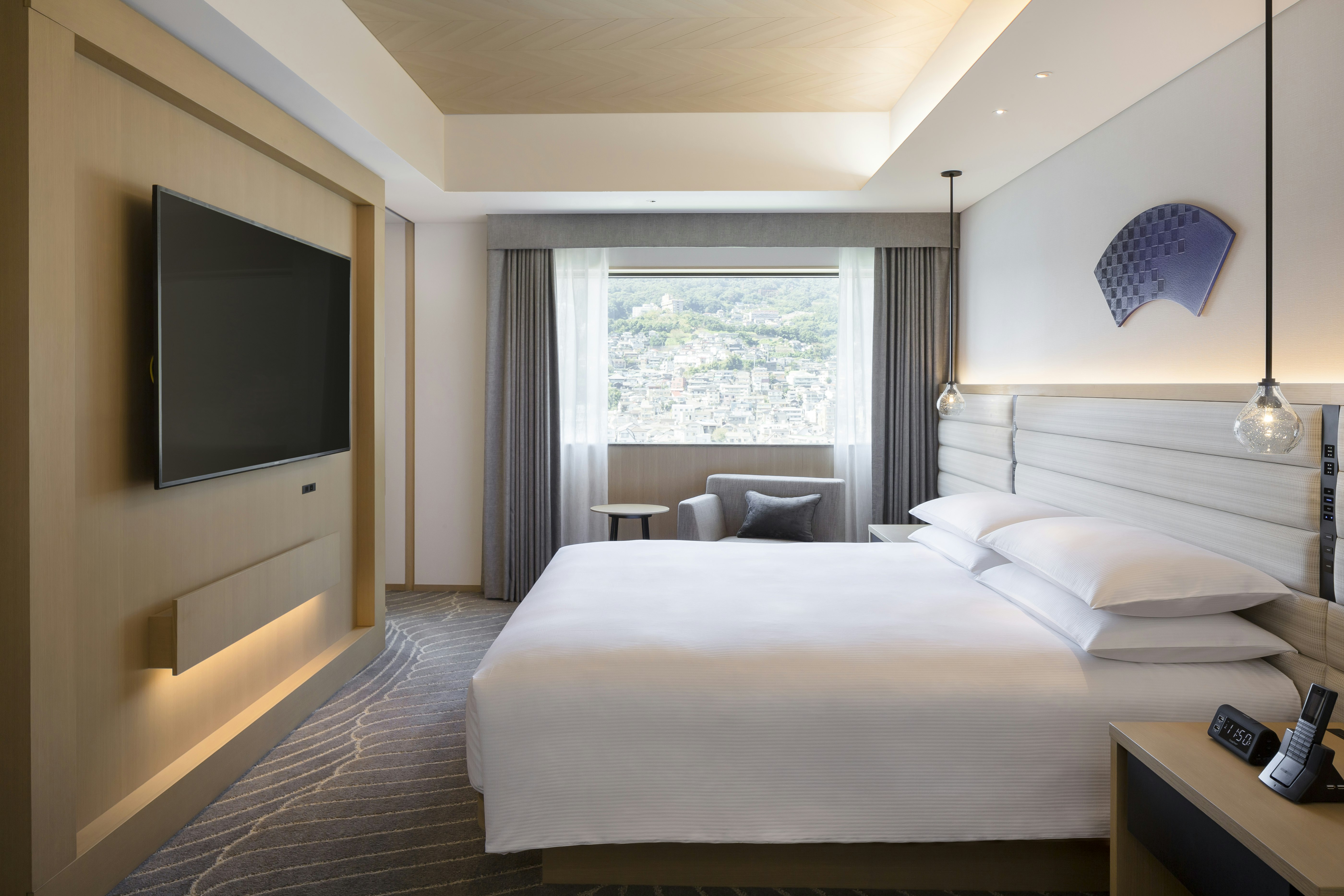 DELUXE, SUITE, KING BED