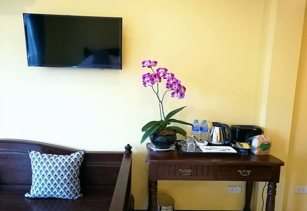 The Velvet Orchid 49/52