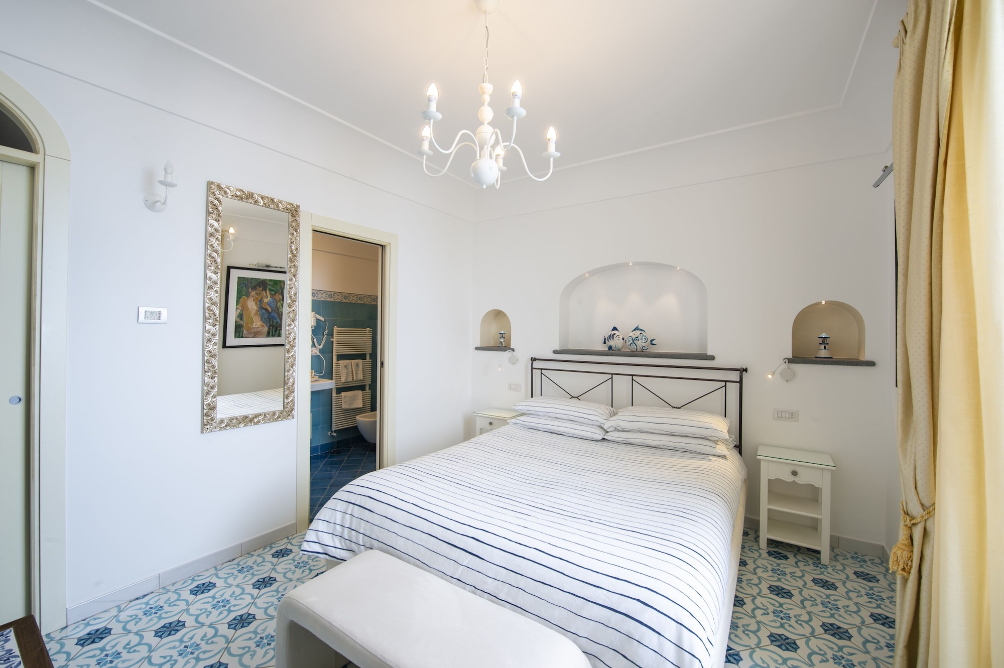 SUPERIOR, DOUBLE BED, WITH EXTRA BED, SEA VIEW