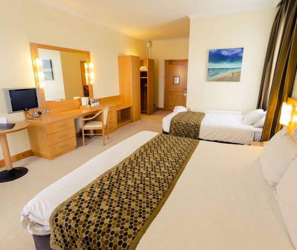 Great National Hotel Ballina 28/92