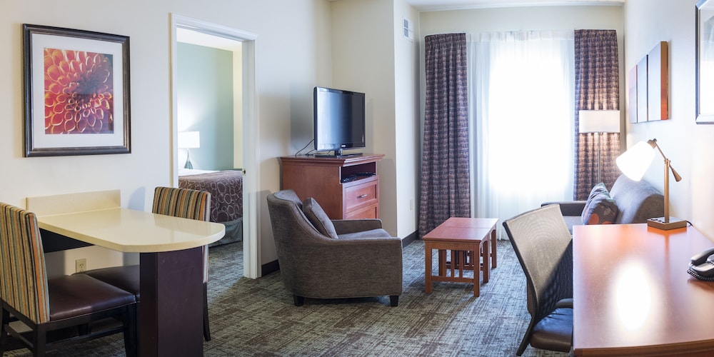 Staybridge Suites Fargo 23/53