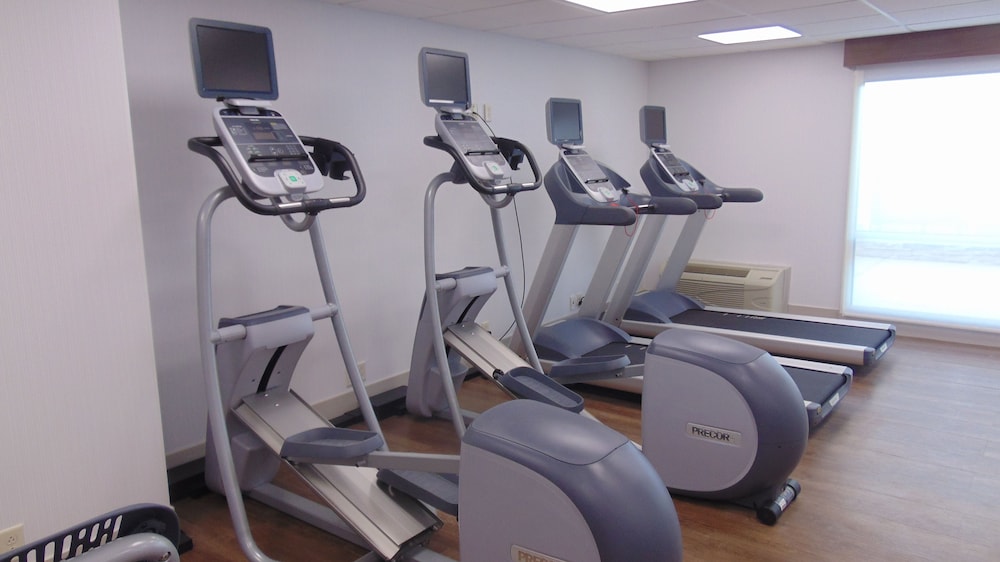 Holiday Inn Express Suites Wapakoneta 35/57