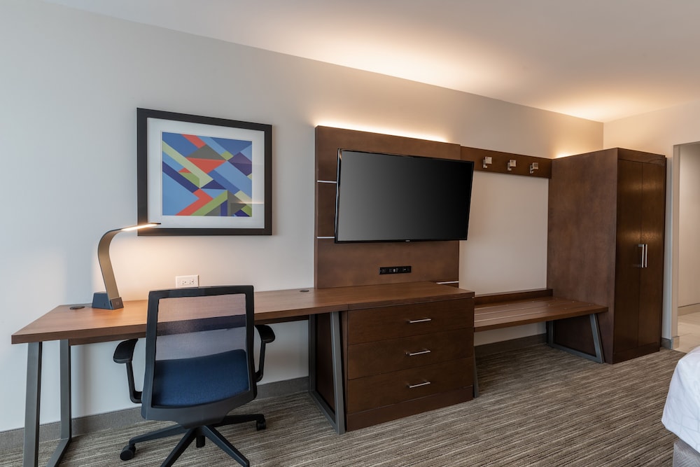 Holiday Inn Express Suites Gainesville Lake Lanier Area 57/59