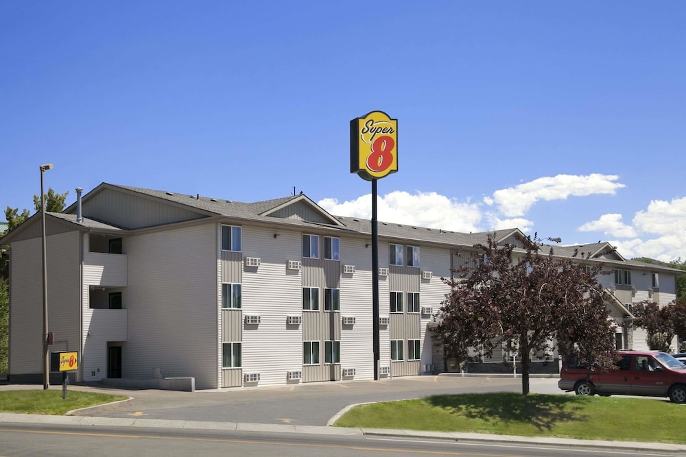 Super 8 by Wyndham Pocatello 1/25