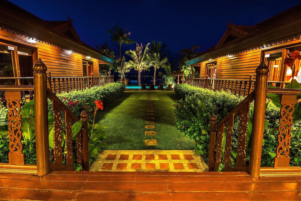 Erawan Villa Hotel 45/50
