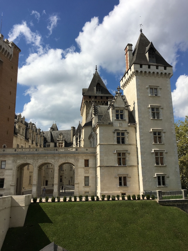 Brit Hotel Bosquet 23/27