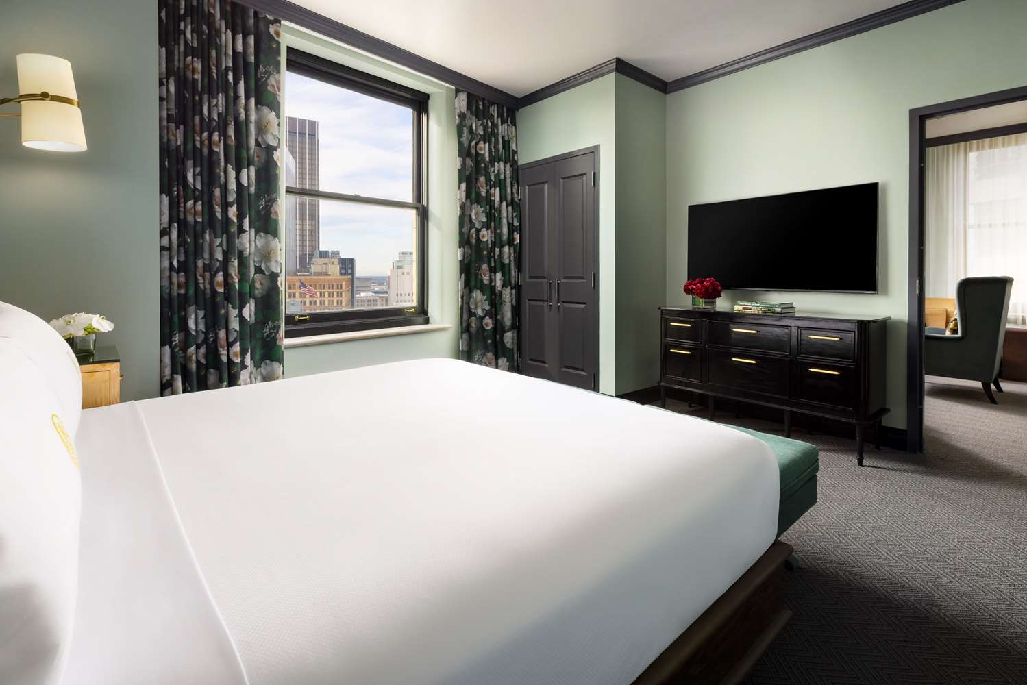 1 BEDROOM, SUITE, KING BED, CITY VIEW, ACCESSIBLE