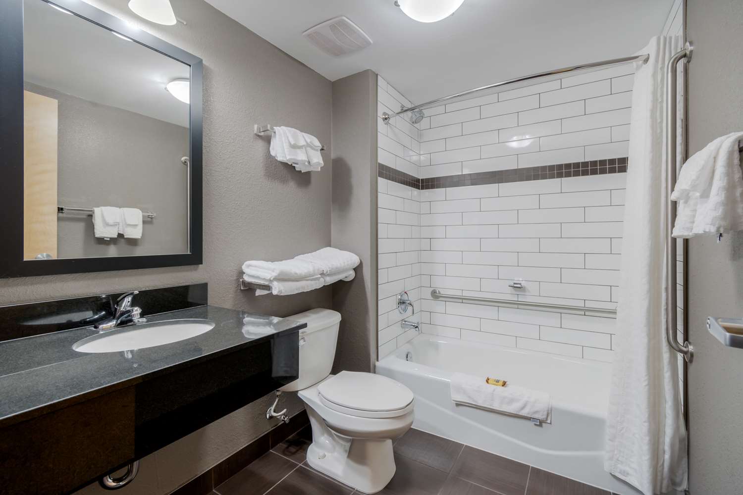 Best Western Plus Eastgate Inn Suites 22/27