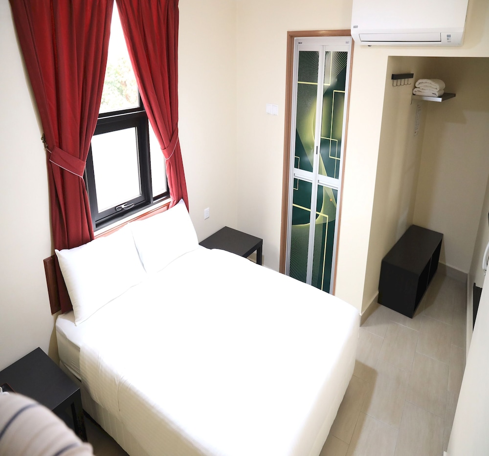 Capital O 90897 Island City Hotel 24/50