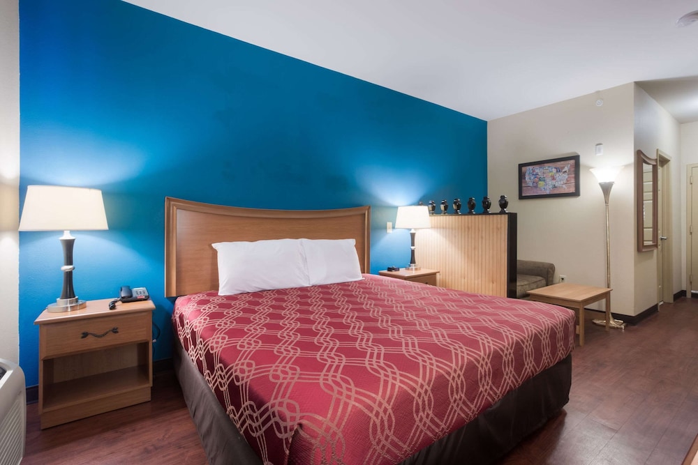 Econo Lodge Inn & Suites Rockmart 14/35