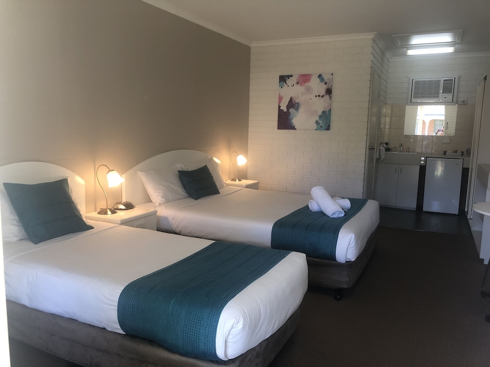 Capricorn Motor Inn 19/55
