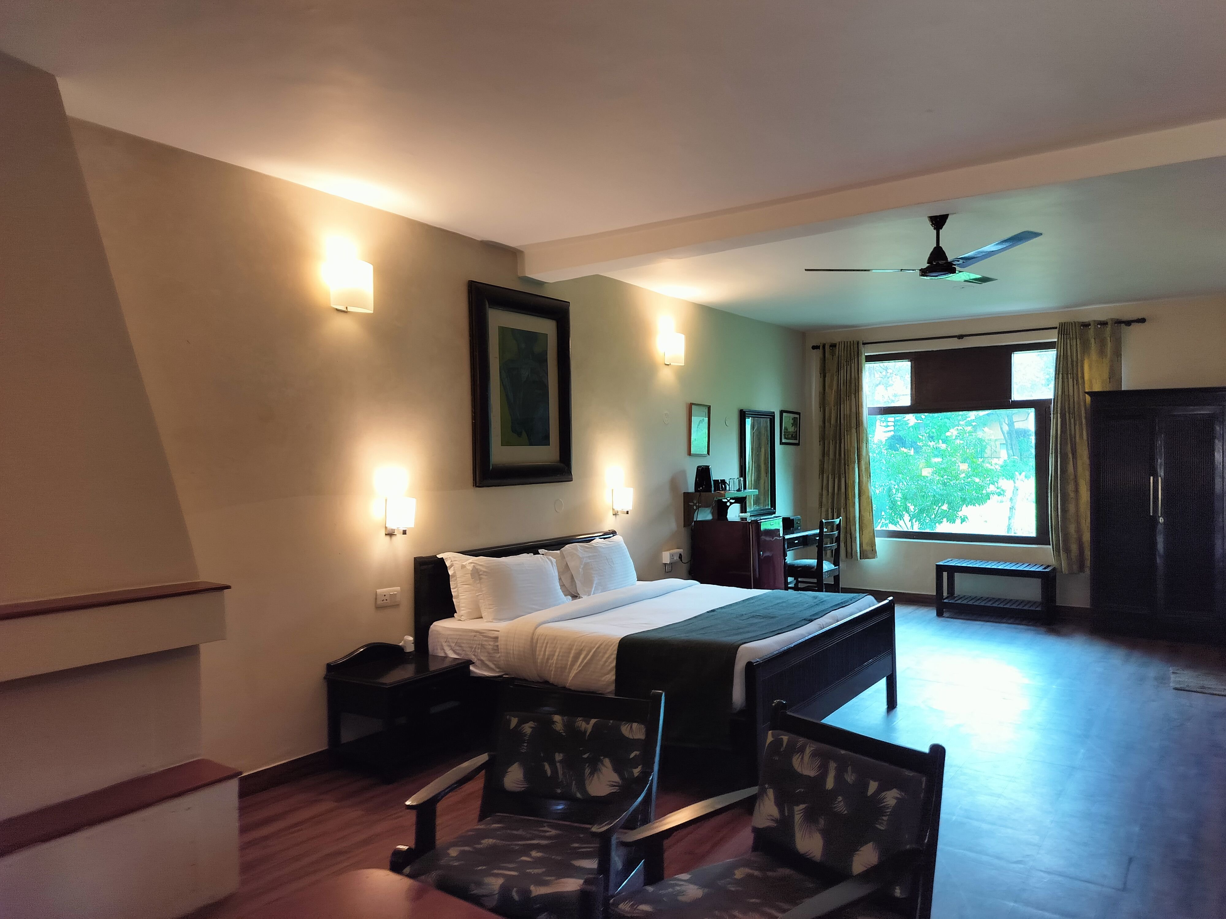 DELUXE, RIVER VIEW