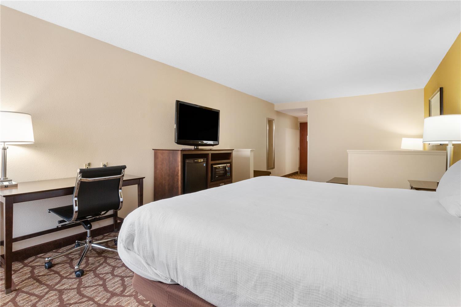 Mini, Suite, King Bed, Sofa