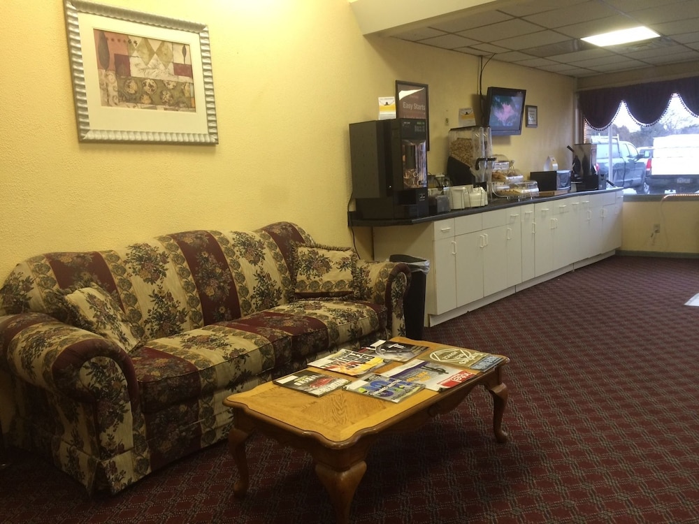 Econo Lodge Airport Reading PA 30/37