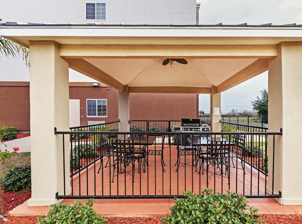 Candlewood Suites Hotel Texas City 37/53
