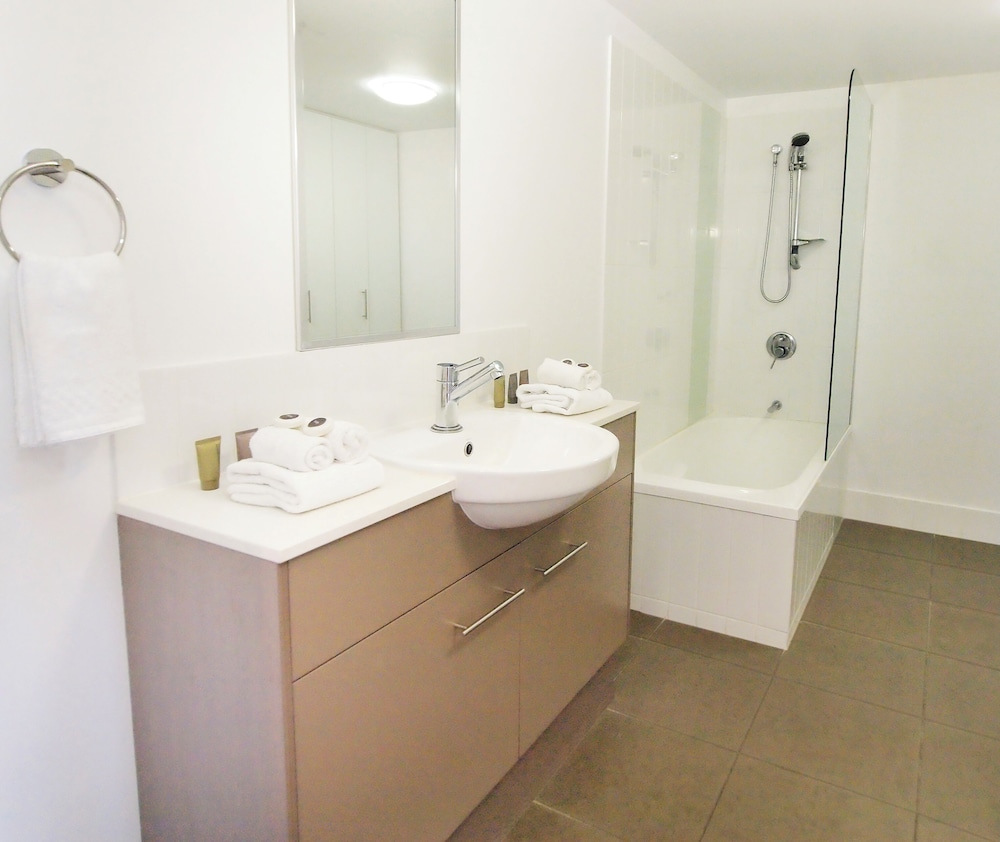 Oaks Townsville Gateway Suites 67/70