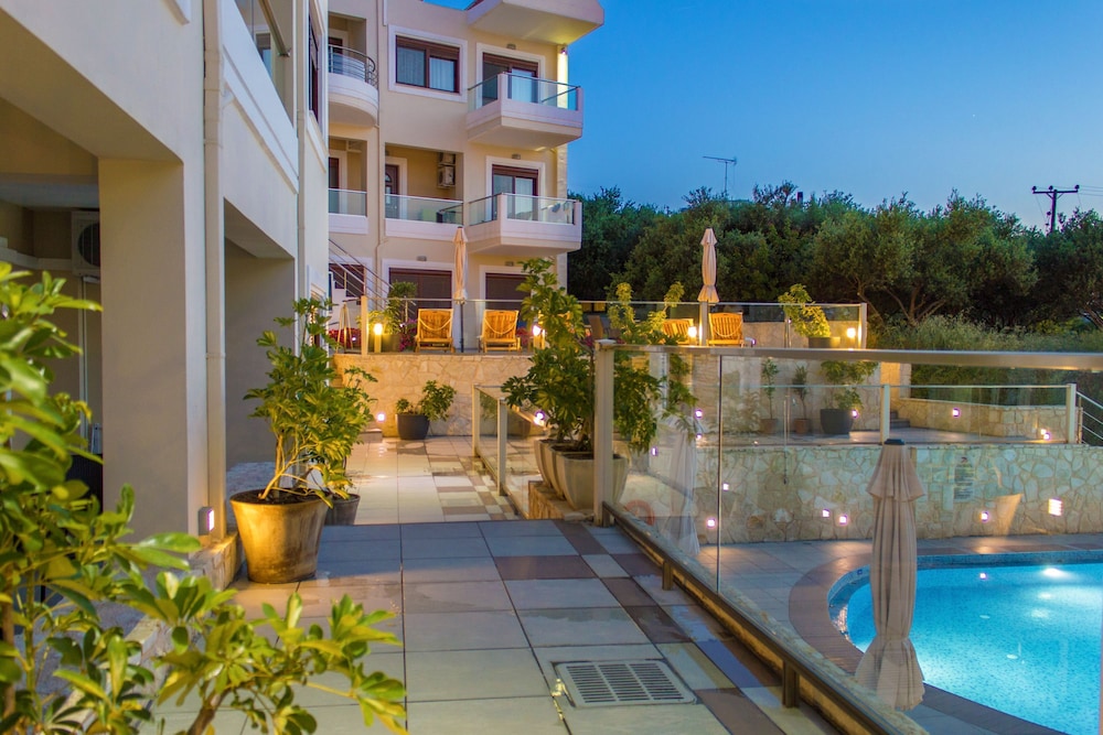 ESTHISIS SUITES CHANIA 52/57