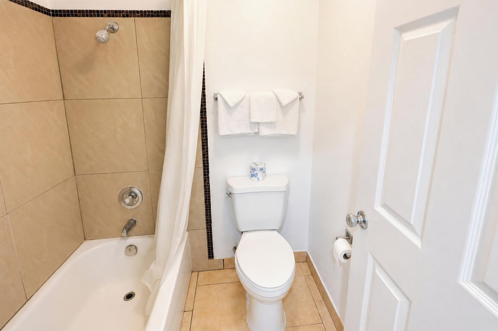 غرفة بسرير كينج للمدخنين، Solano Inn Vallejo Napa Valley / Six Flags 3/4