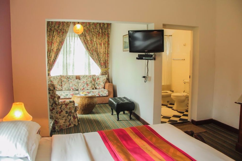 DELUXE, SUITE, DOUBLE BED, BATHTUB