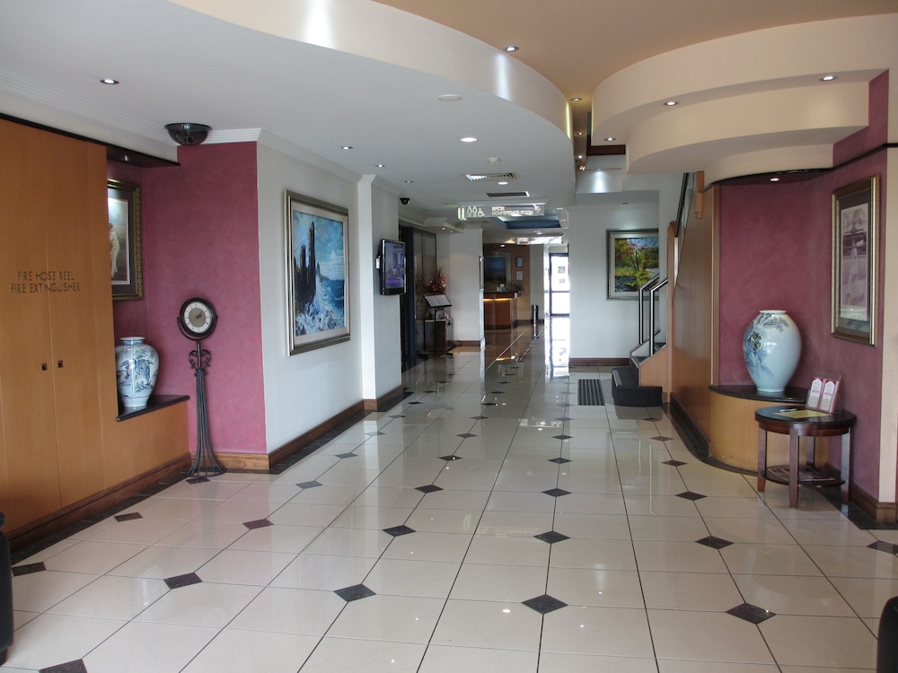 Springwood Tower Apartment Hotel 9/63
