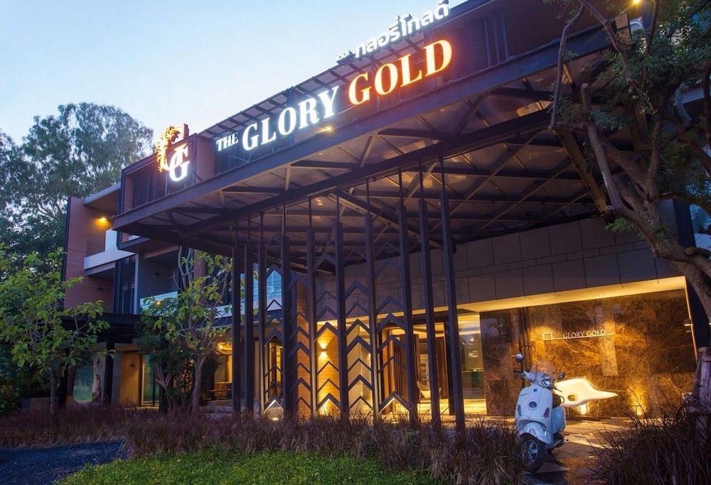 The Glory Gold Hotel 2/62