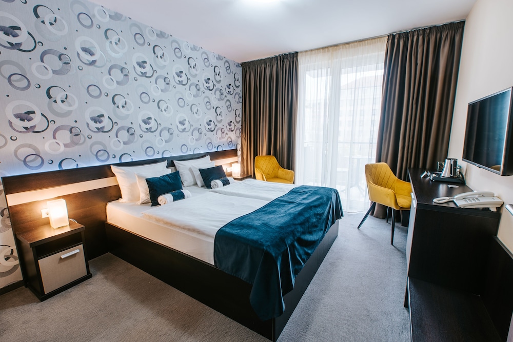 Auris Hotel 6/40