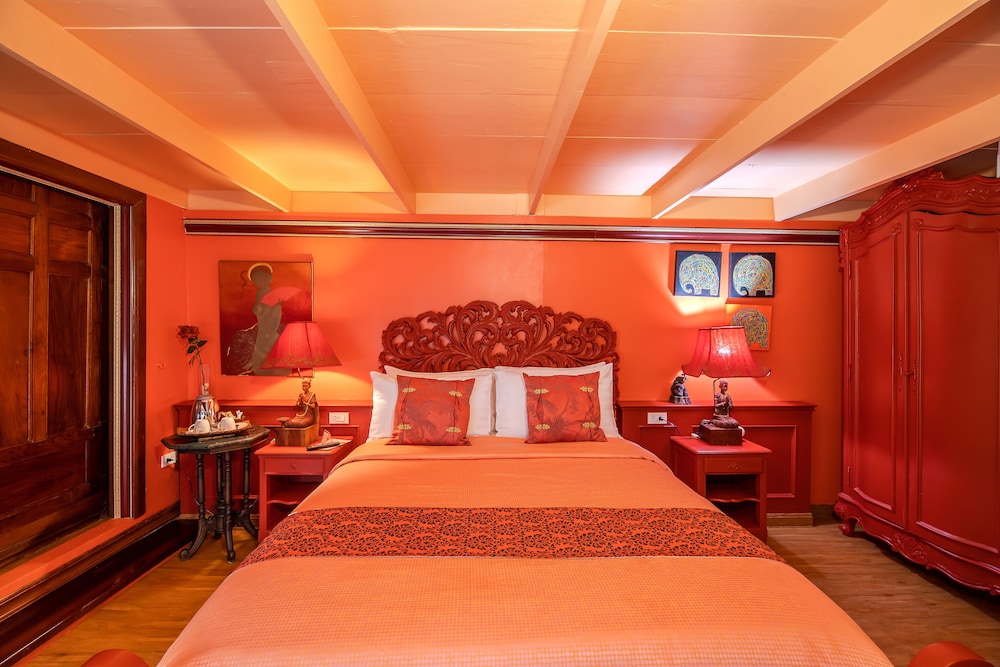 2 BEDROOMS, TRADITIONAL, VILLA, GARDEN AREA
