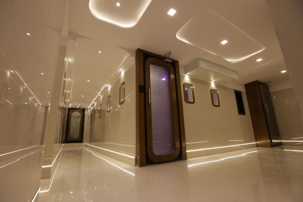 Oyo 15732 Qubestay Airport 23/35