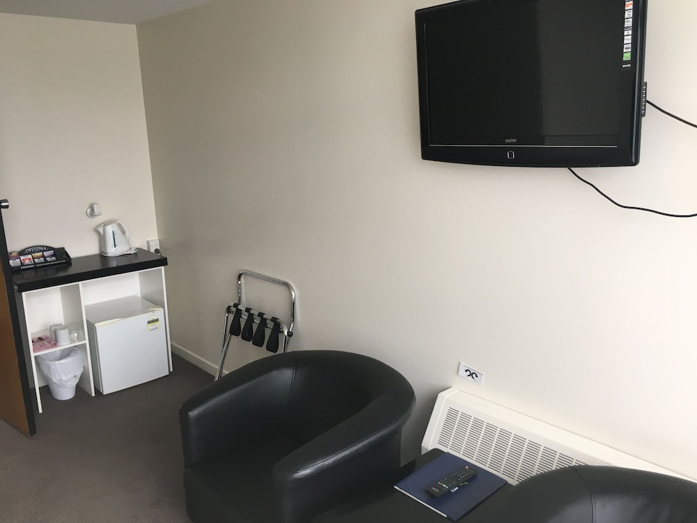 Fiordland Hotel Motel 48/54