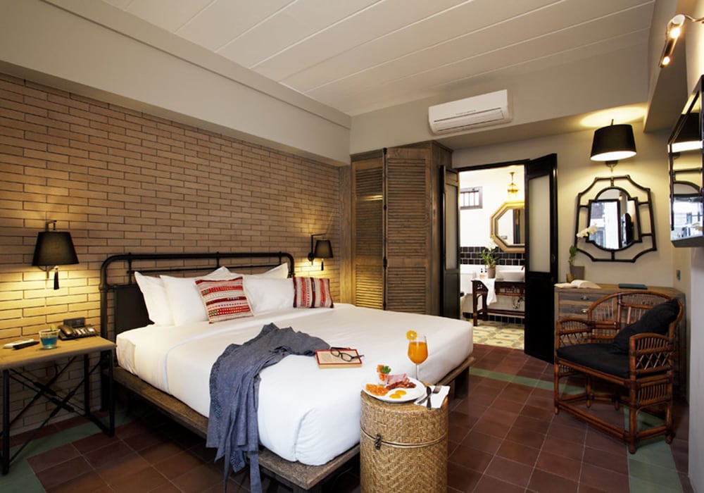 DELUXE, DOUBLE BED