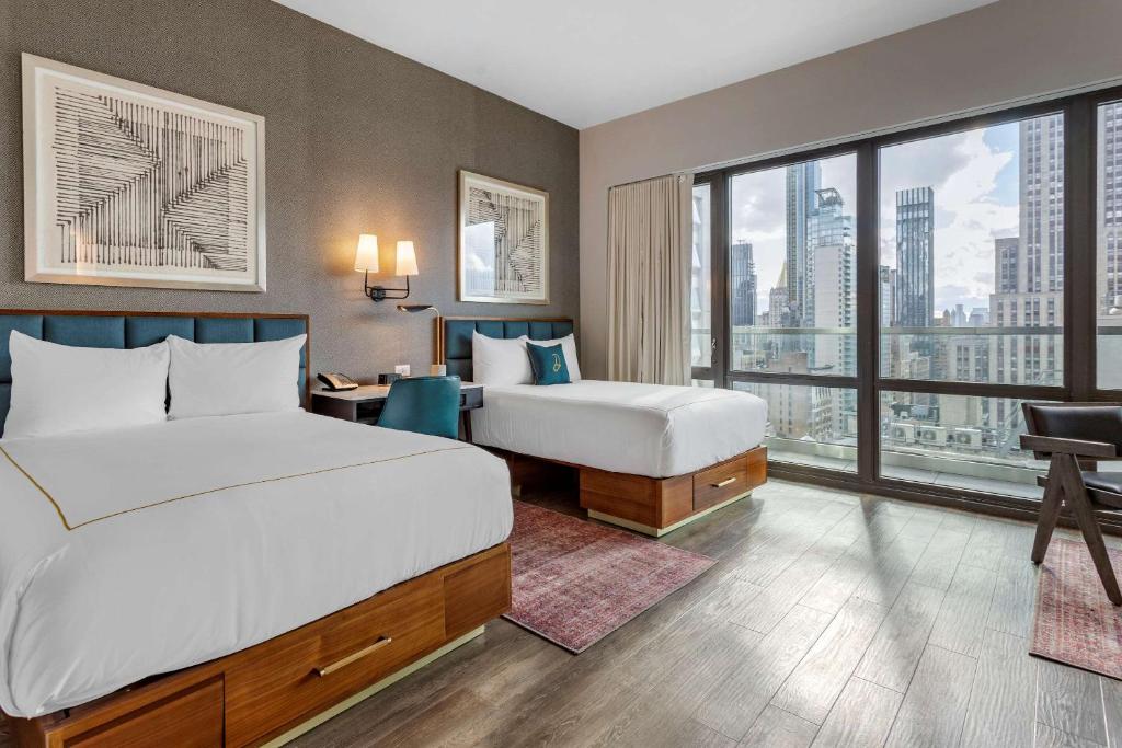 room, 2 double beds, city view