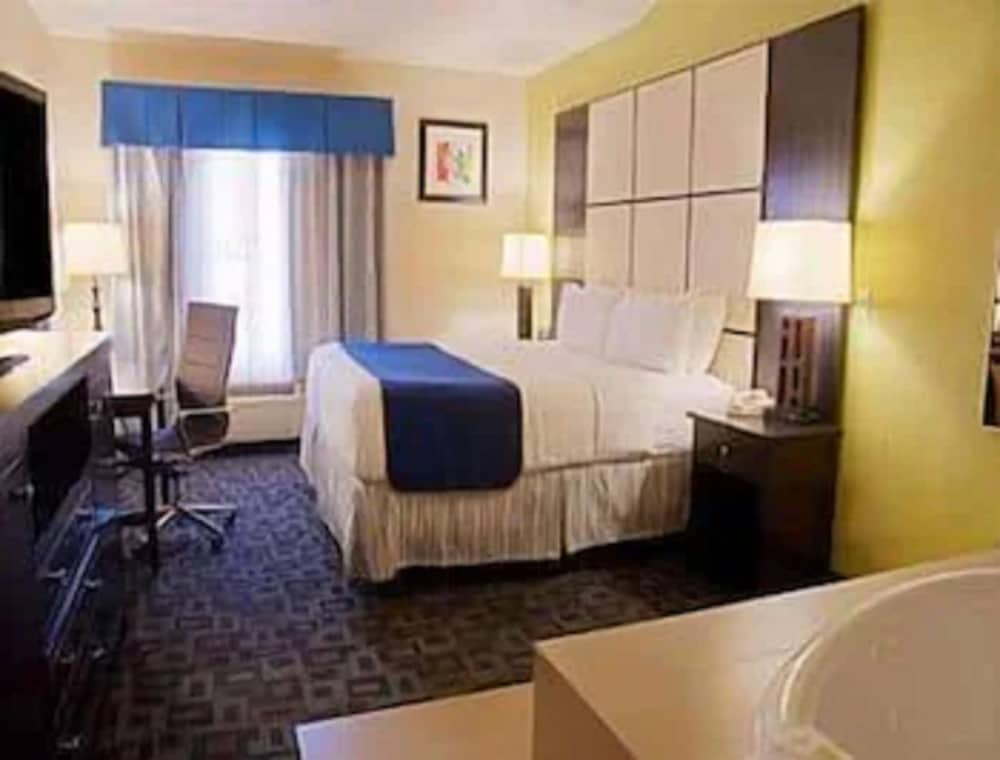 Super 8 by Wyndham Irving/DFW Apt/North 12/25