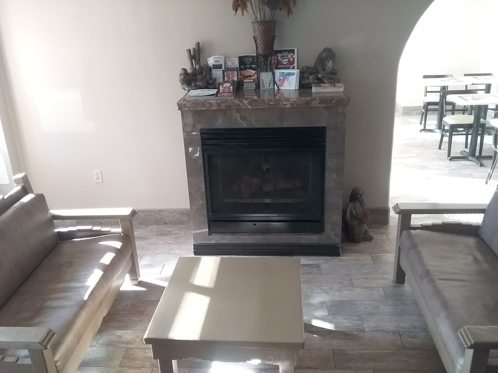 Super 8 by Wyndham Taos 26/33