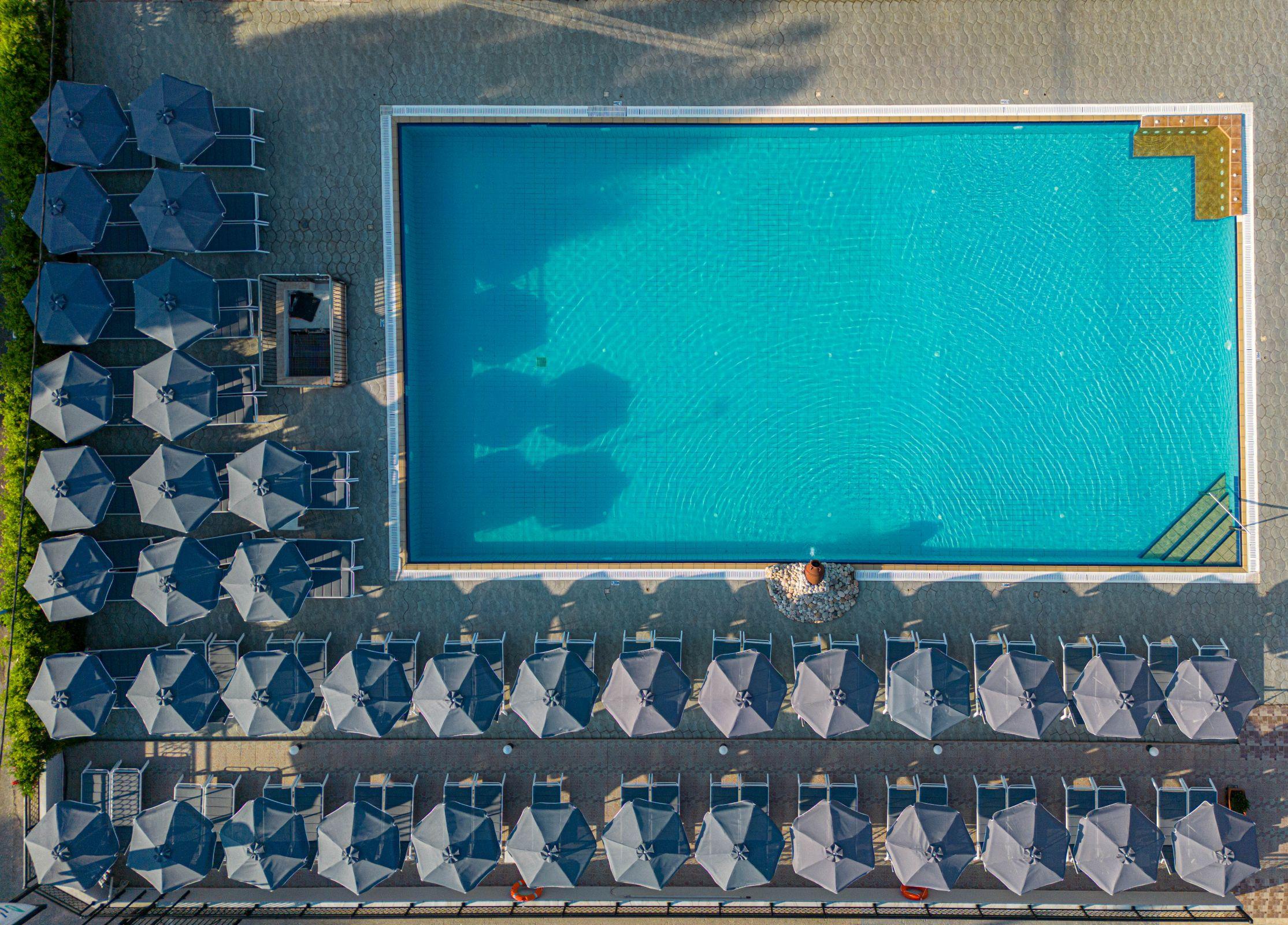 Relax Hotel 10/12
