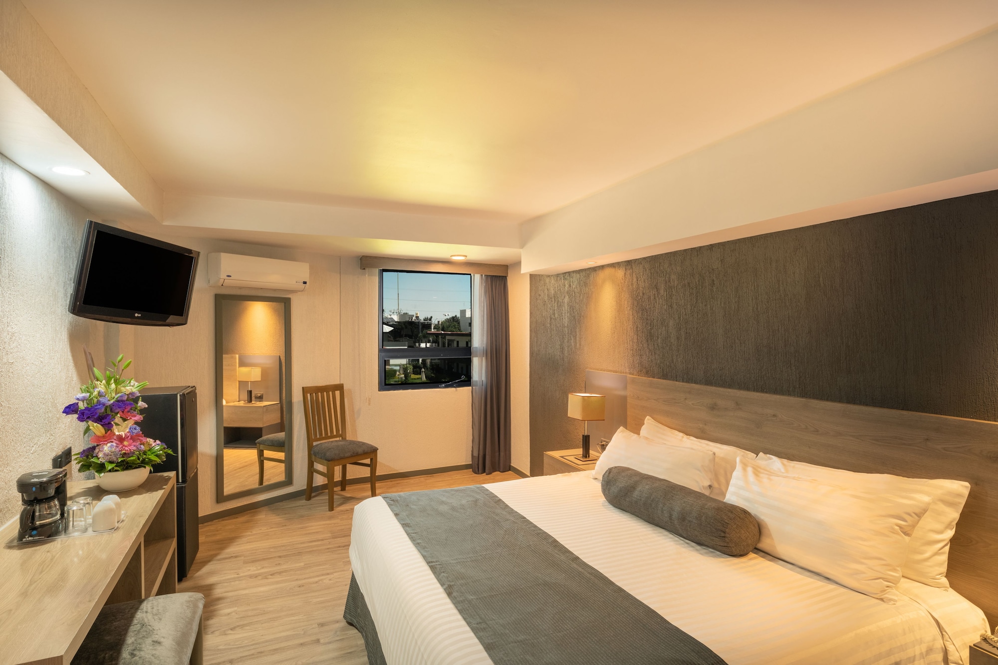 STANDARD, QUEEN BED