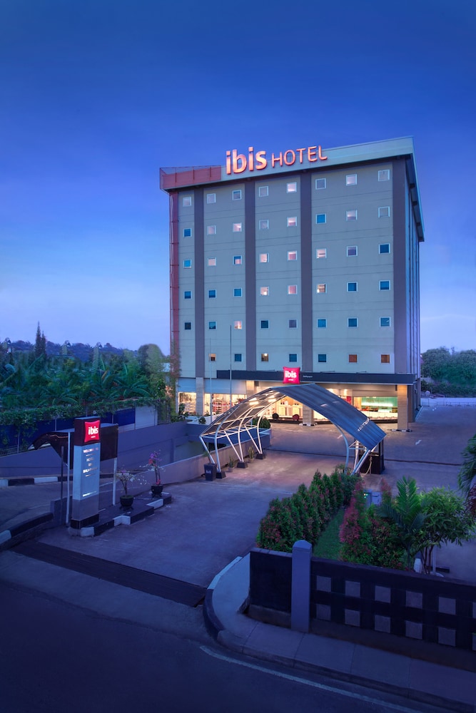 IBIS BALIKPAPAN 8/66