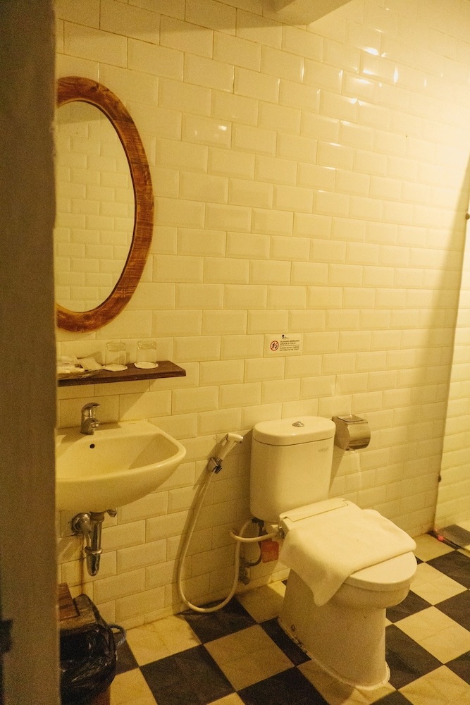 Omah Njonja Bed & Brasserie 62/63