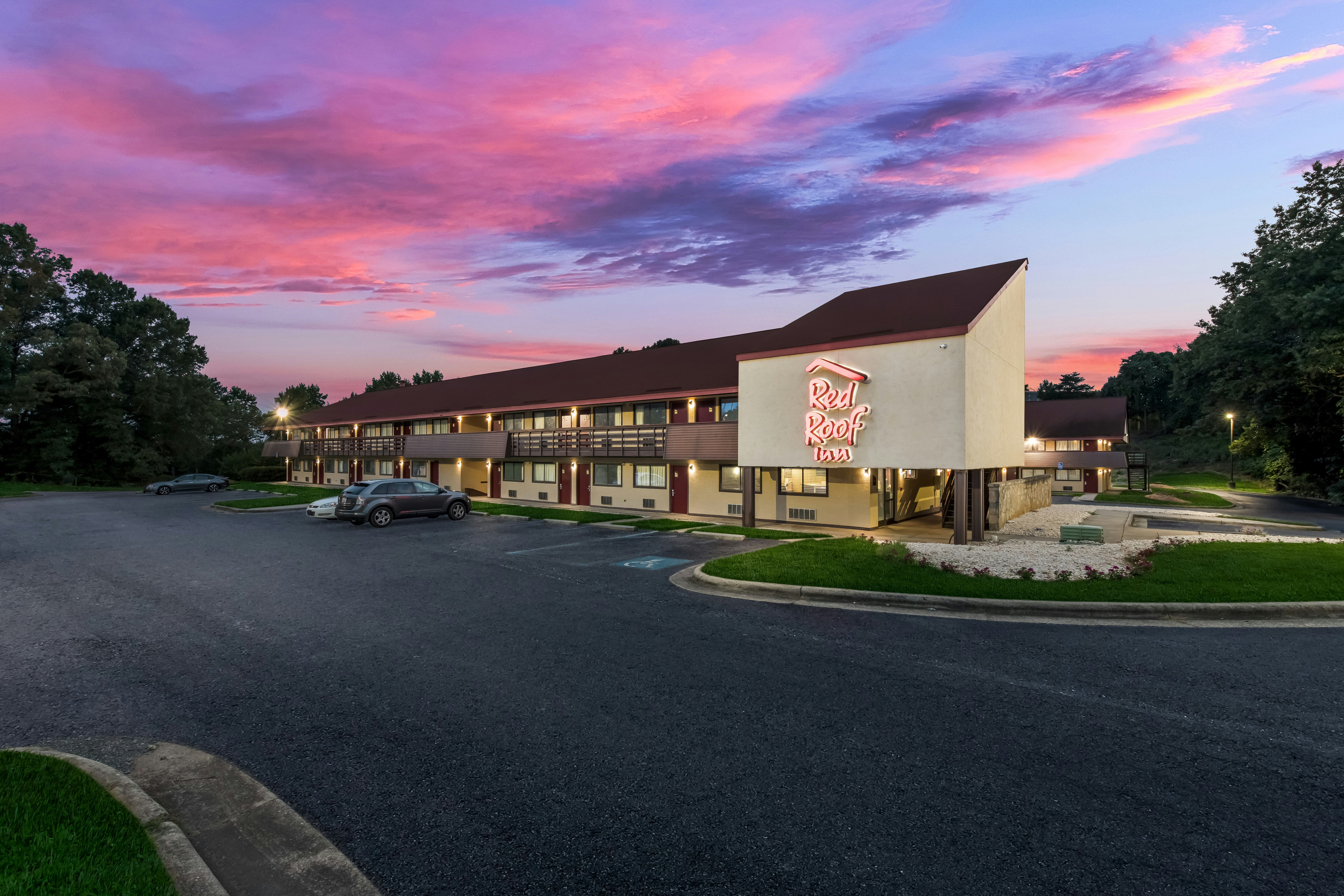 Red Roof Inn Hickory 33/34