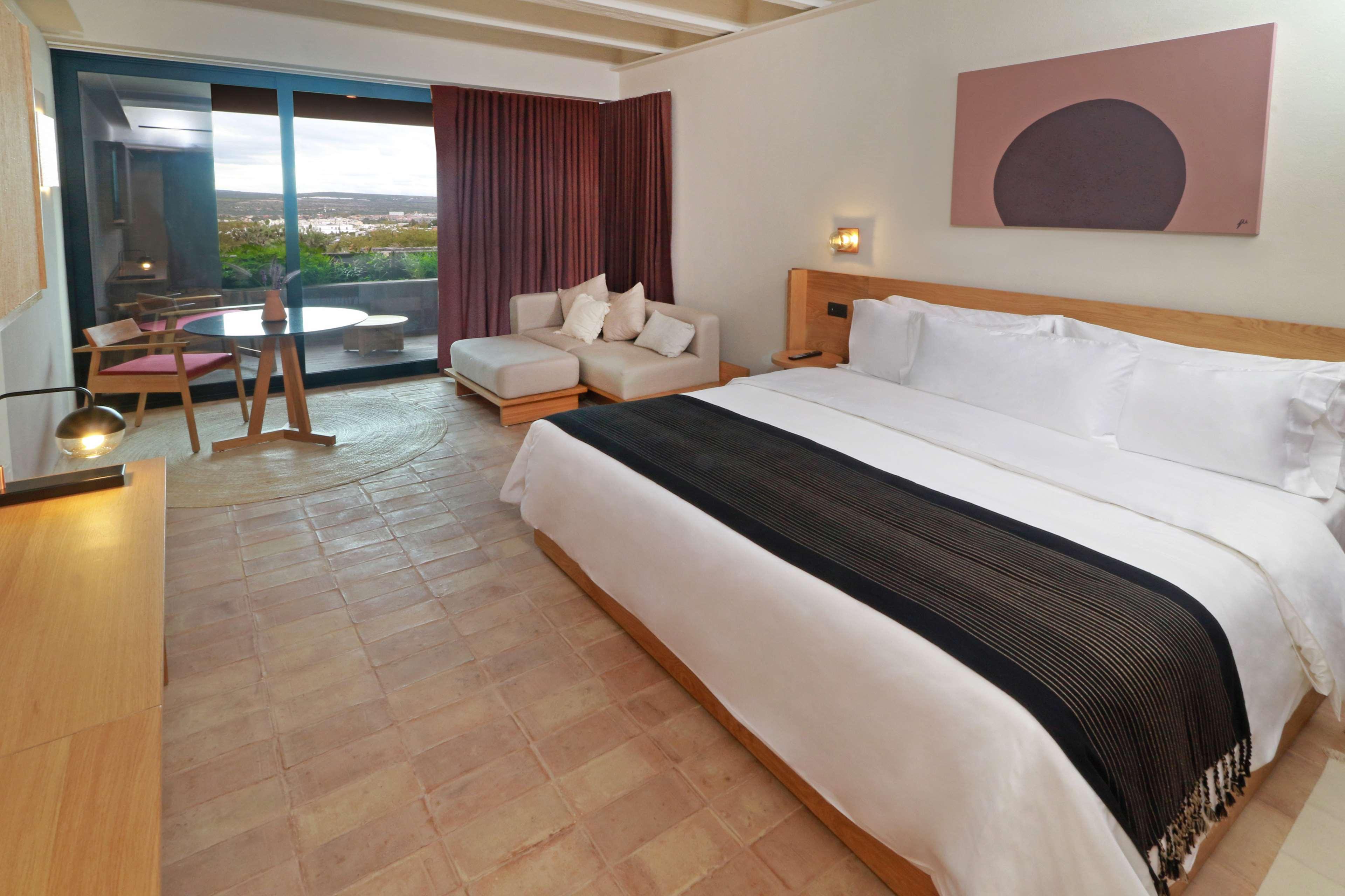 Standard, King Bed, Balcony