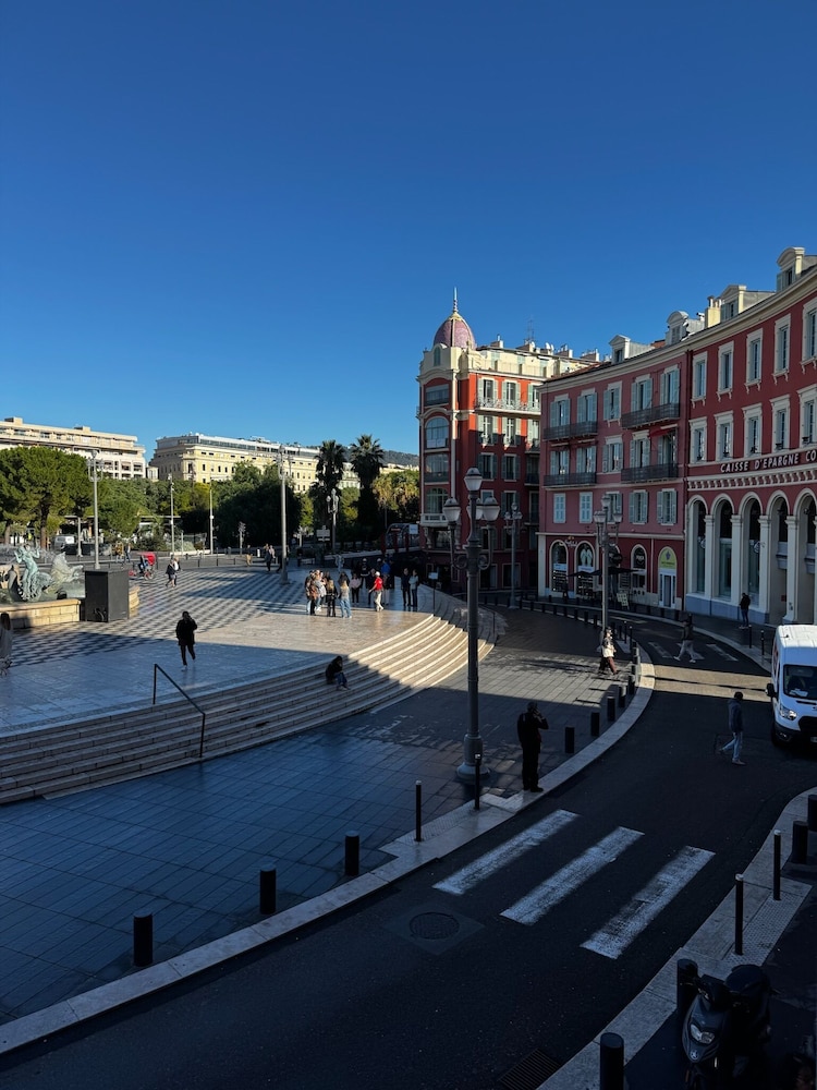 Hotel De La Mer 29/50