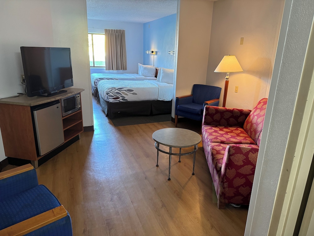Red Roof Inn and Suites Cleveland - Elyria 53/64